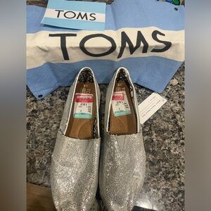 NWT Toms